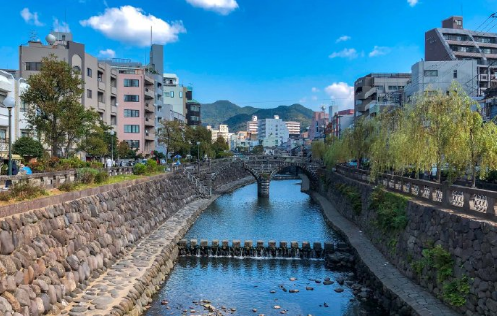 日本温泉酒店工作，年薪20万＋！